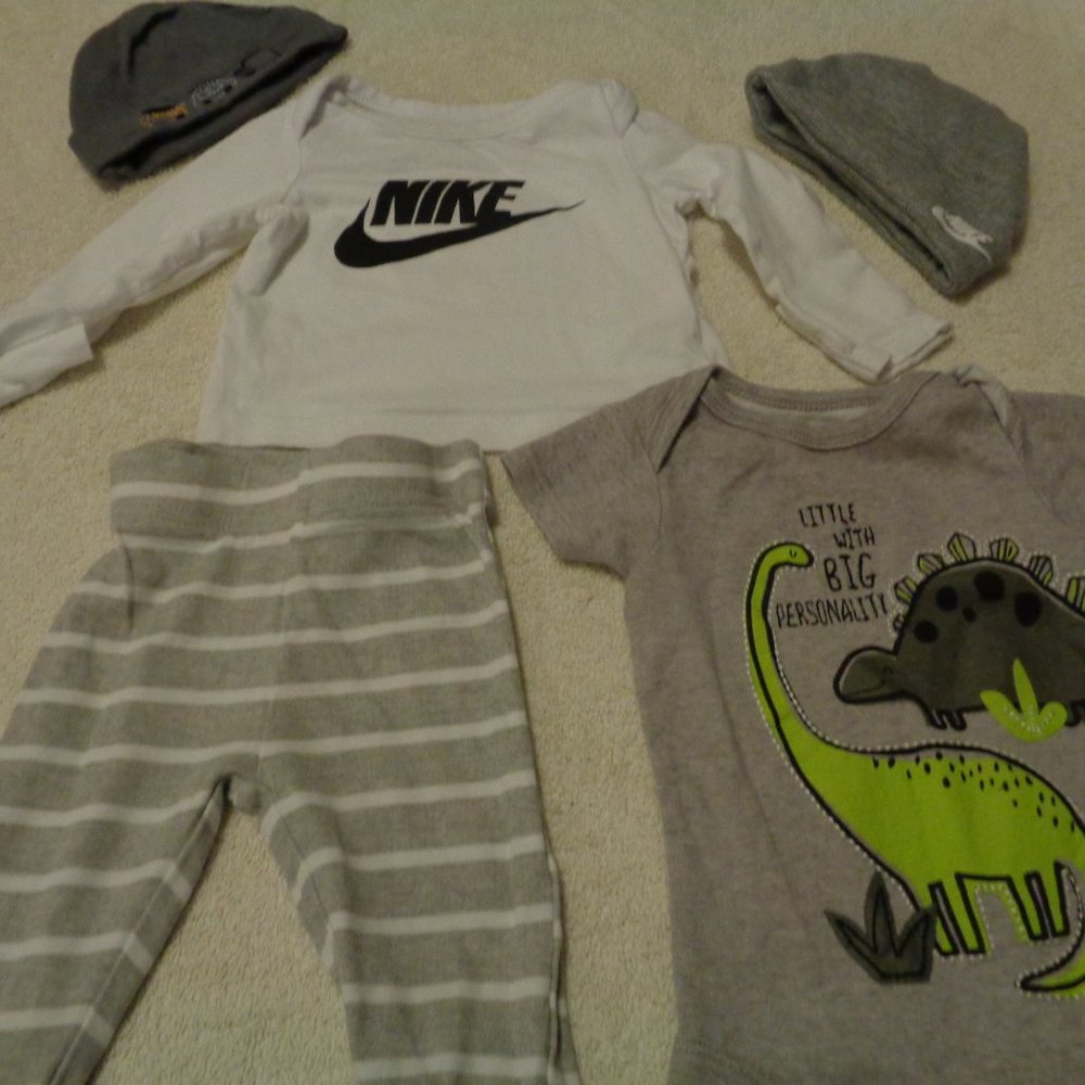BABY BUNDLE 2 CAPS ONSIE & PANTS SHIRT